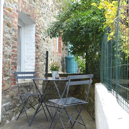 Vintage Holiday In Vencimont With Terrace בית נופש גדין
